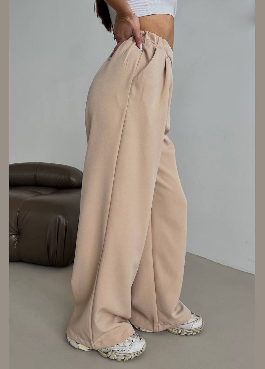Штаны женские расклешенные бежевого цвета Let's Shop (294607487)