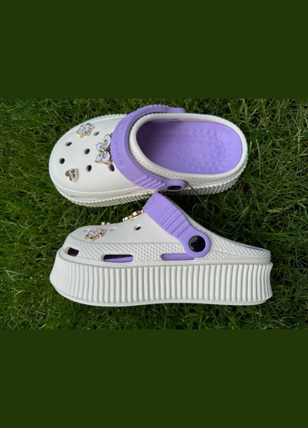 Крокси, сабо, белые с фиолетовыми джибитсами Deshman (292562820)
