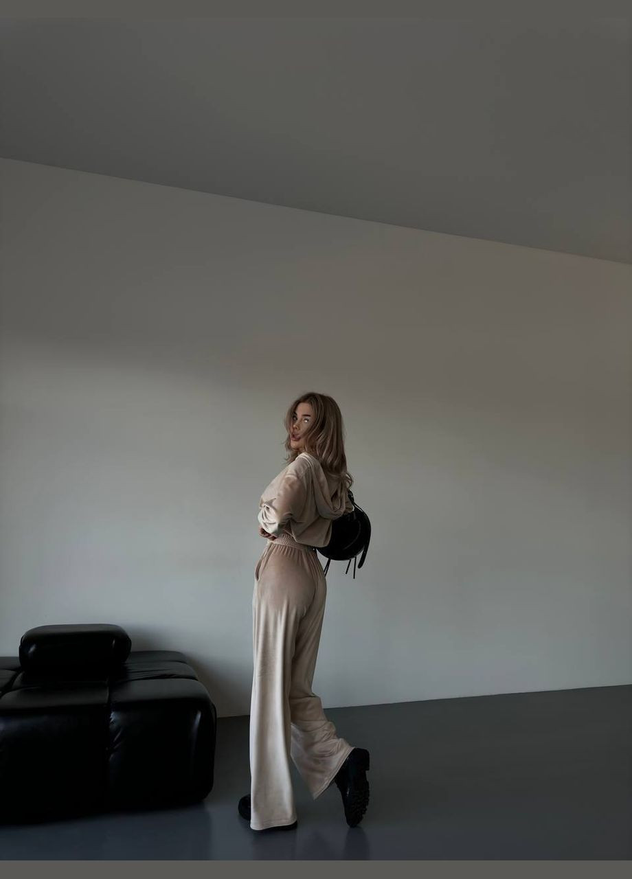 Жіночий костюм з велюру: укорочене худі на блискавці та широкі штани MonCher (338186178)