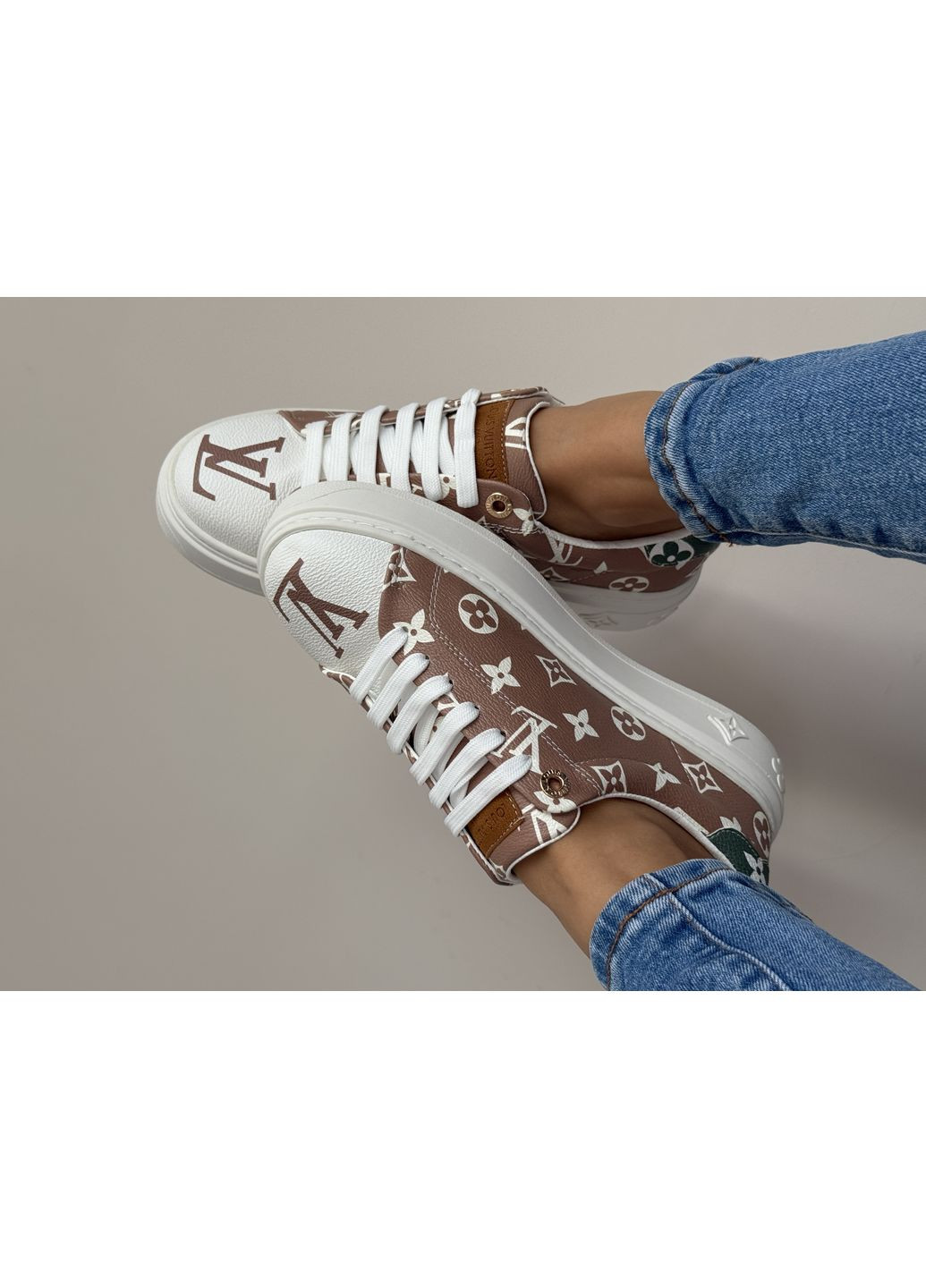 Кросівки жіночі Louis Vuitton Trainer Time Out Monogram Blanc beige | Луї Віттон бежеві No Brand коричневі демісезони (366576524)