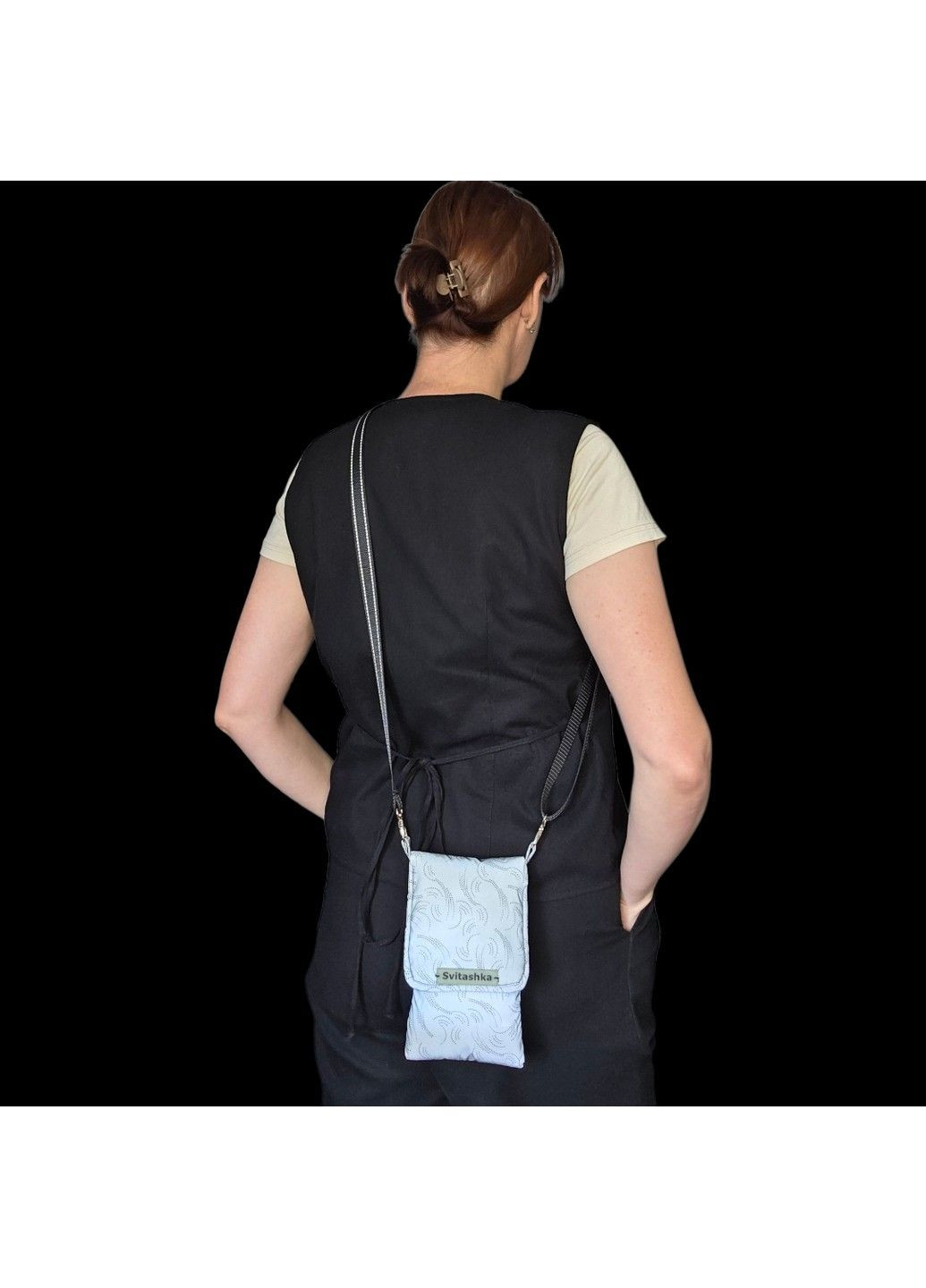 Світловідбиваюча сумочка-чохол для телефона Svitashka — компактна, стильна. Чорні пір'їнки No Brand (352499910)