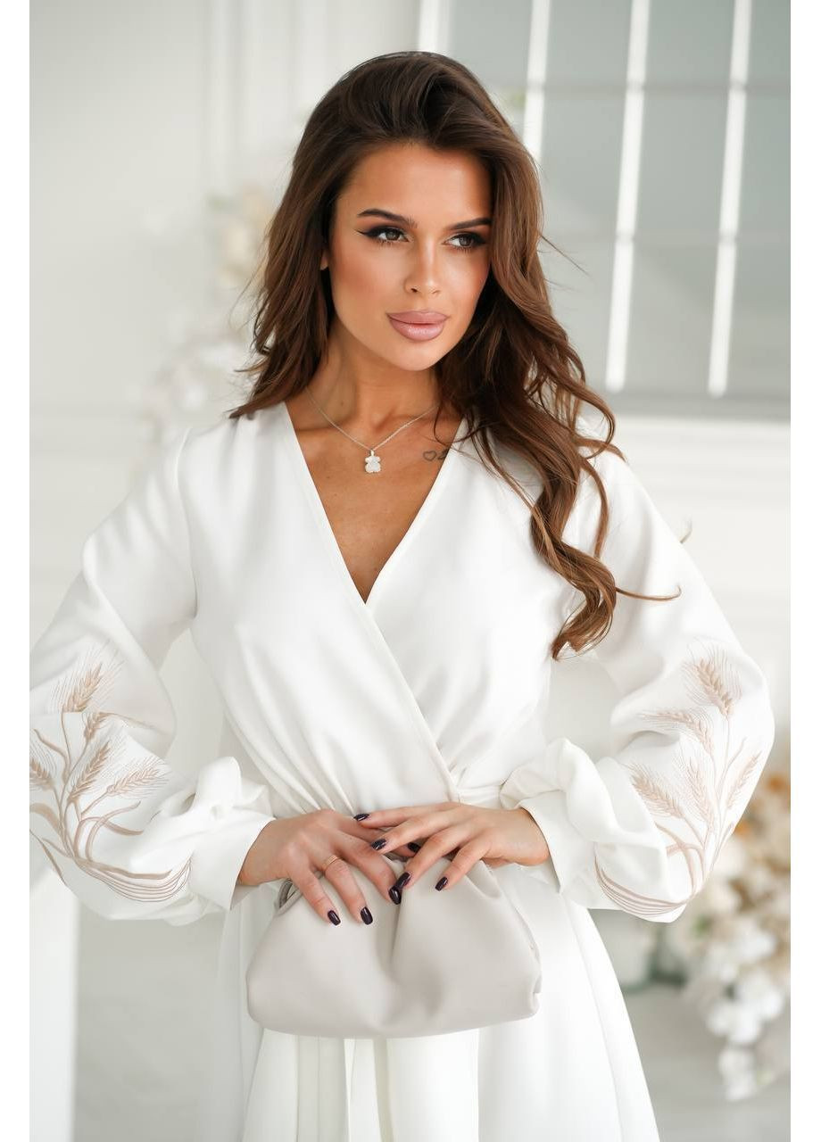 Молочное женское платье на запах с вышивкой Osoblyva