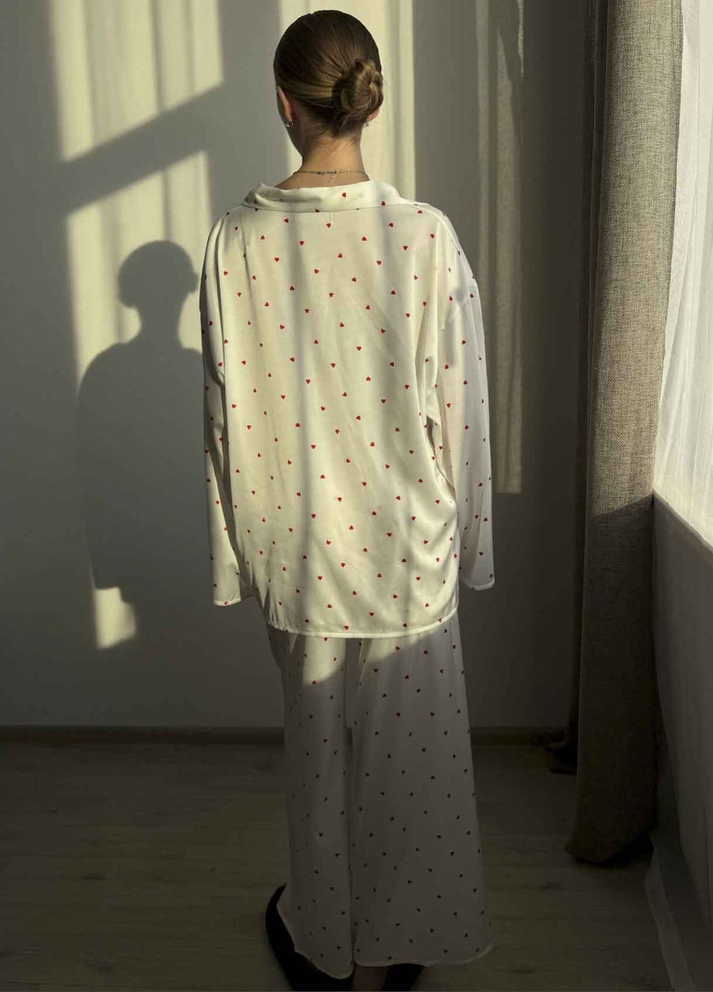 Белая всесезон пижама коллекции «объятия» с принтами (сорочка, штани, резинка) VIDCHUY