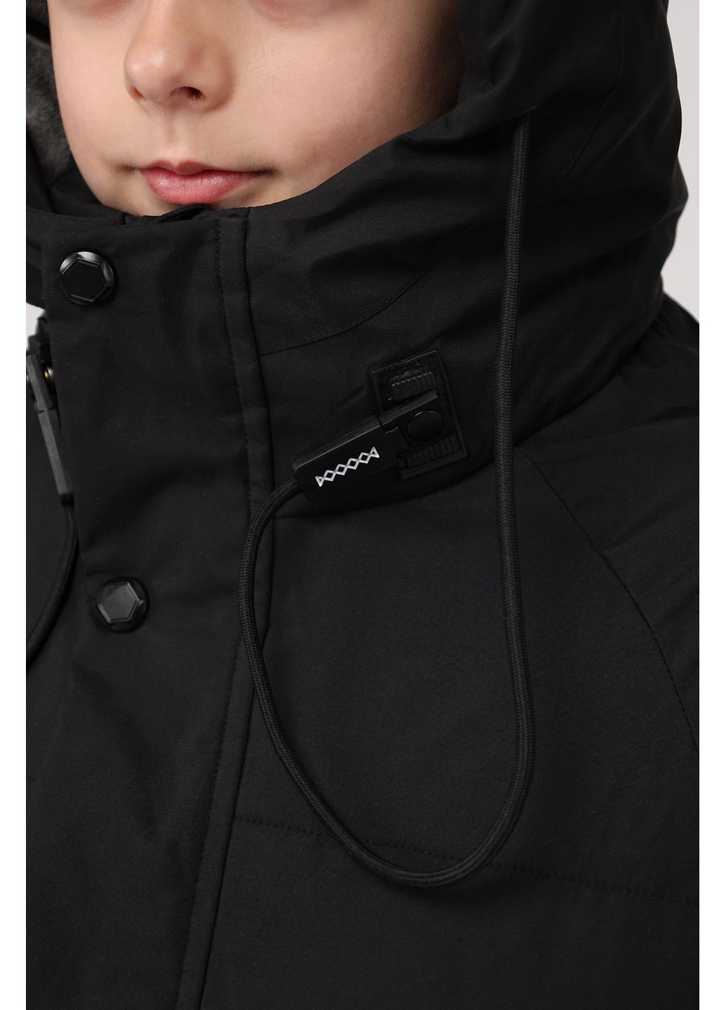 Черная зимняя куртка для мальчика цвет черный cb-00280239 Yuki