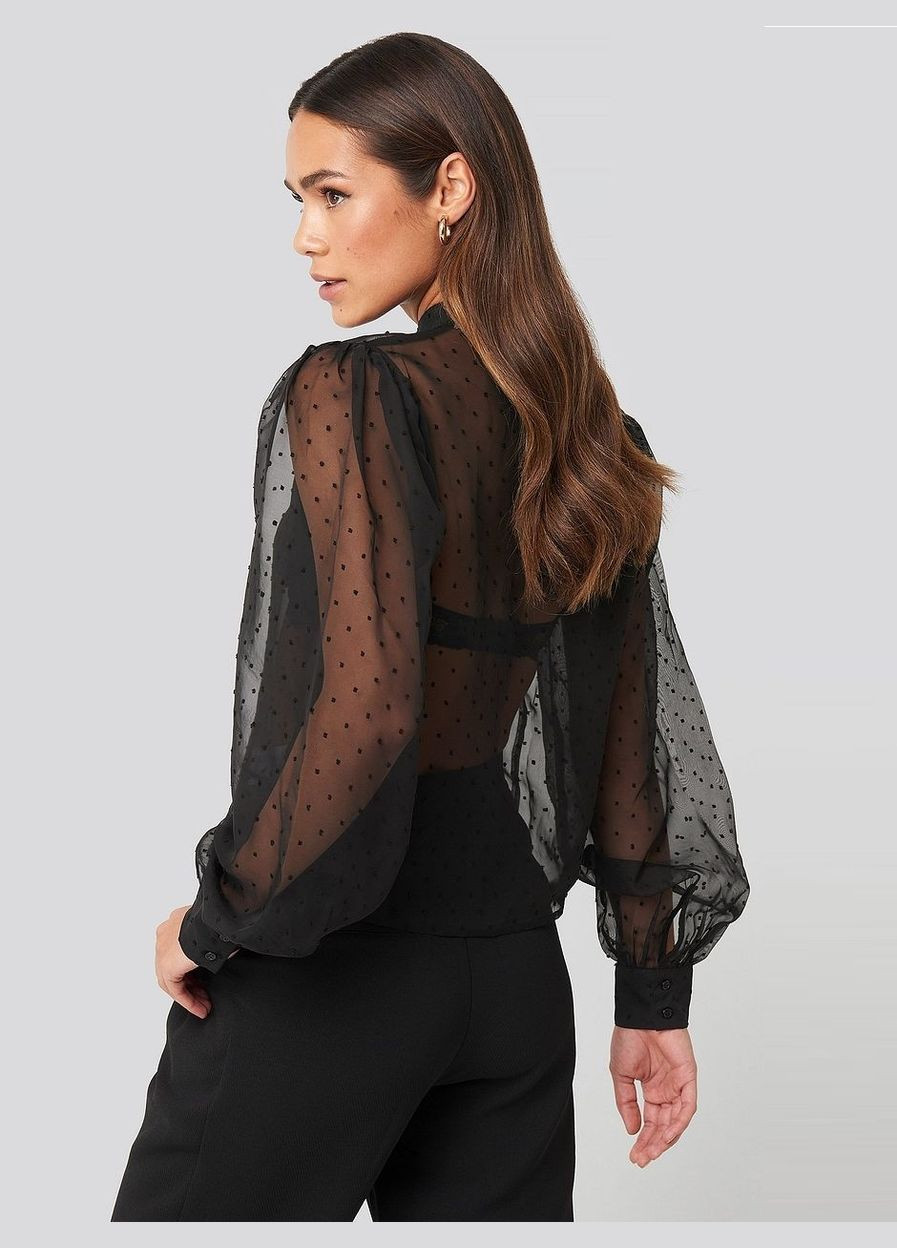 Чёрная блузка NA-KD