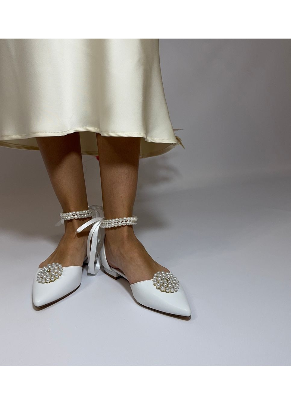Жіночі жіночі балетки весільні шкіряні з ремінцем з перлами та брошкою перли (знімається) - б-0003-6 | білі однотонні брошка штучна шкіра (356117130)