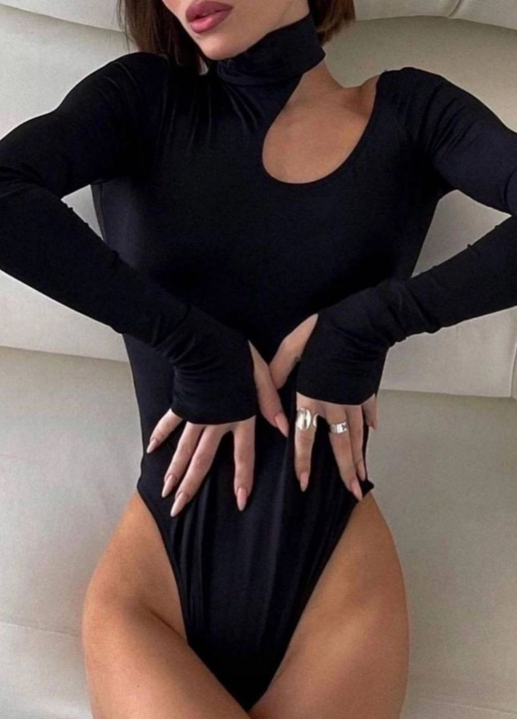 Вишуканий приталений боді з вирізом на плечі та коміром стійкою Tik-Tak (322677828)