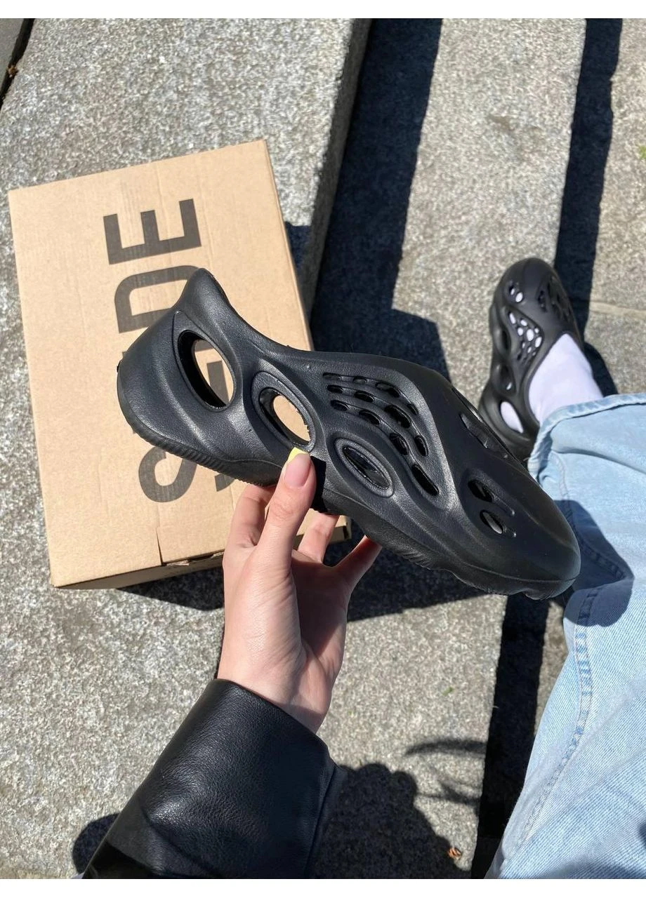 КРОСІВКИ ЖІНОЧІ ADIDAS YEEZY BOOST FOAM RUNNER BLACK АДІДАС ІЗІ БУСТ ЧОРНІ No Brand чорні демісезони (391063803)