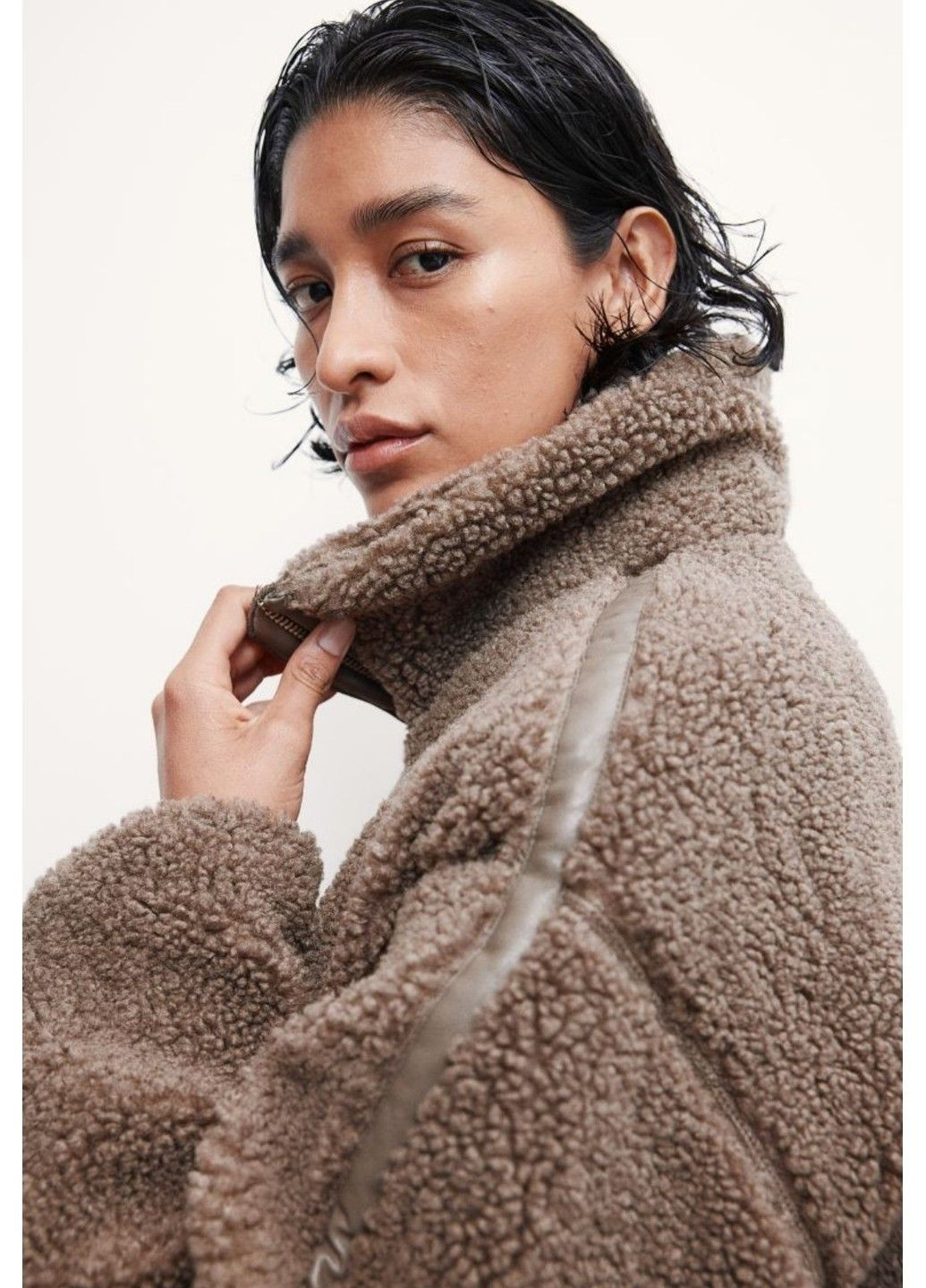 Бежева демісезонна жіноча вільна плюшева куртка н&м (57829) xs бежева H&M