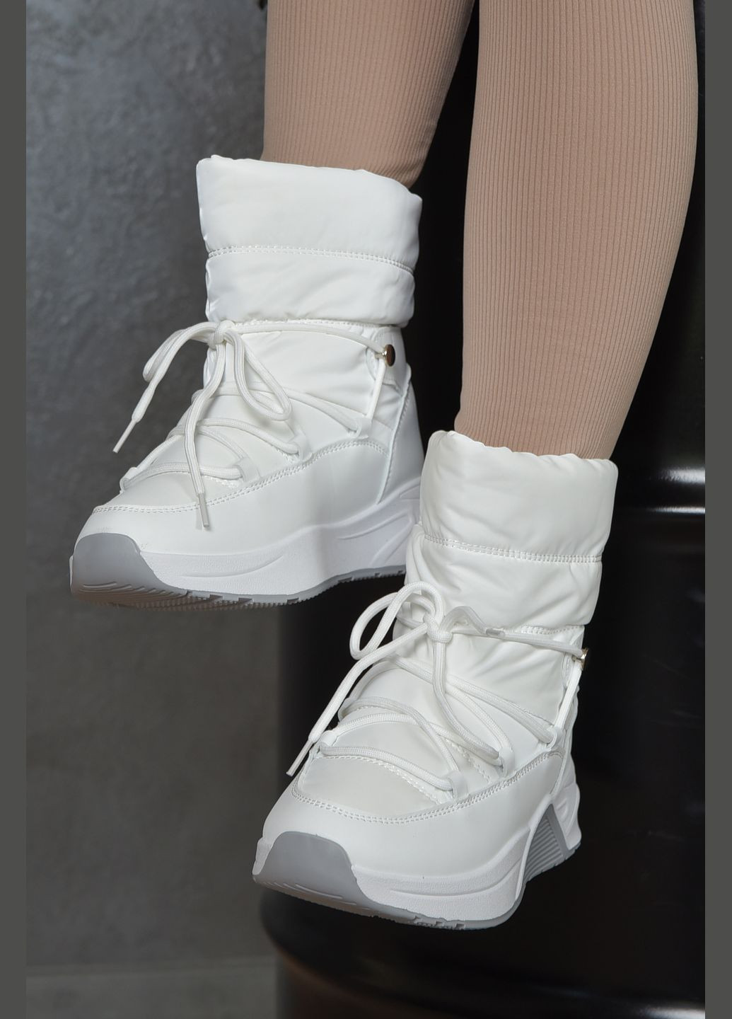 Зимние ботинки женские зима белого цвета дезерты Let's Shop без декора тканевые