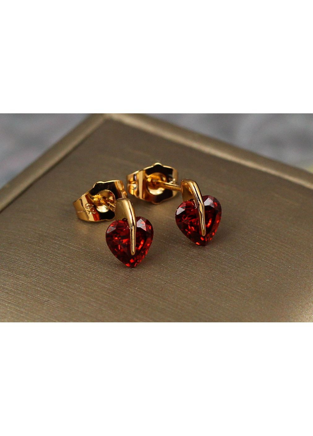 Сережки гвоздики червоний фіаніт у формі сердечка 10 мм золотисті love-shopping Xuping Jewelry (354659122)