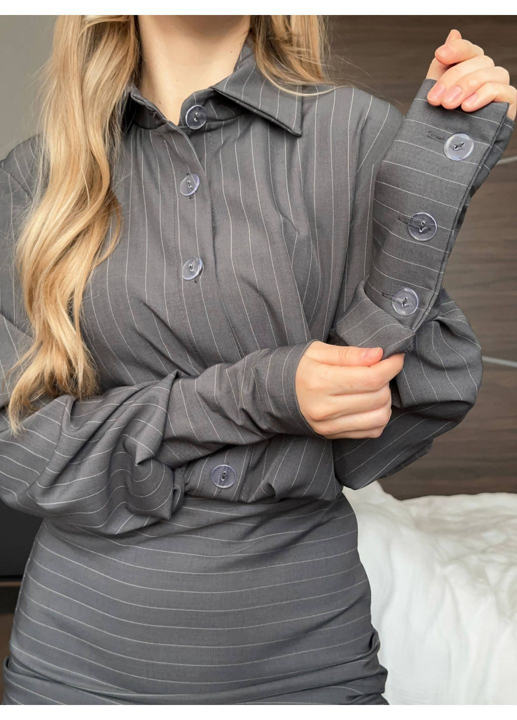 Серое повседневный, вечернее, деловое, кэжуал женское платье рубашка No Brand в полоску