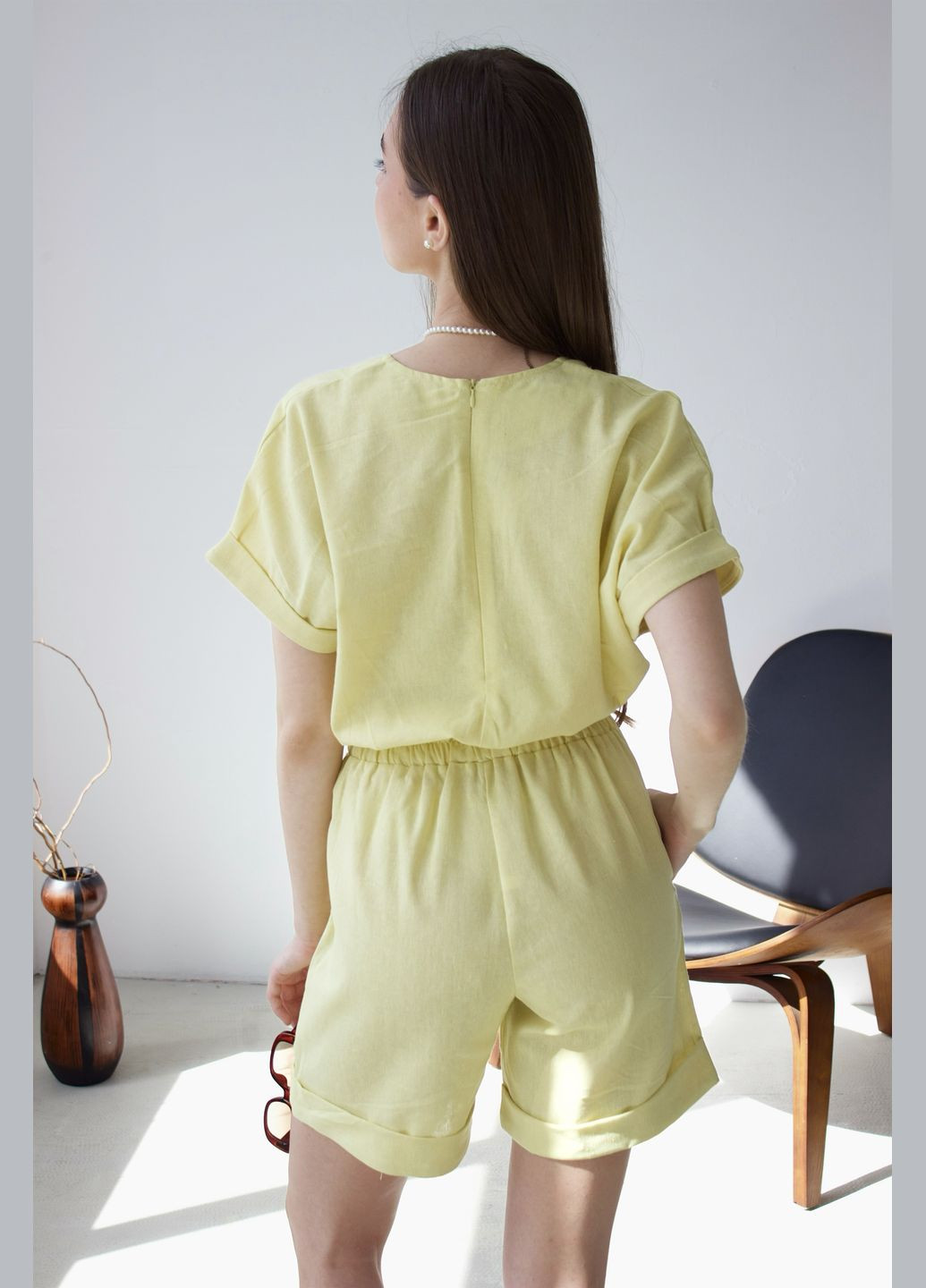Лляний комбінезон Vakko комбінезон-шорти однотонний світло-жовтий повсякденний, кежуал, вечірній льон