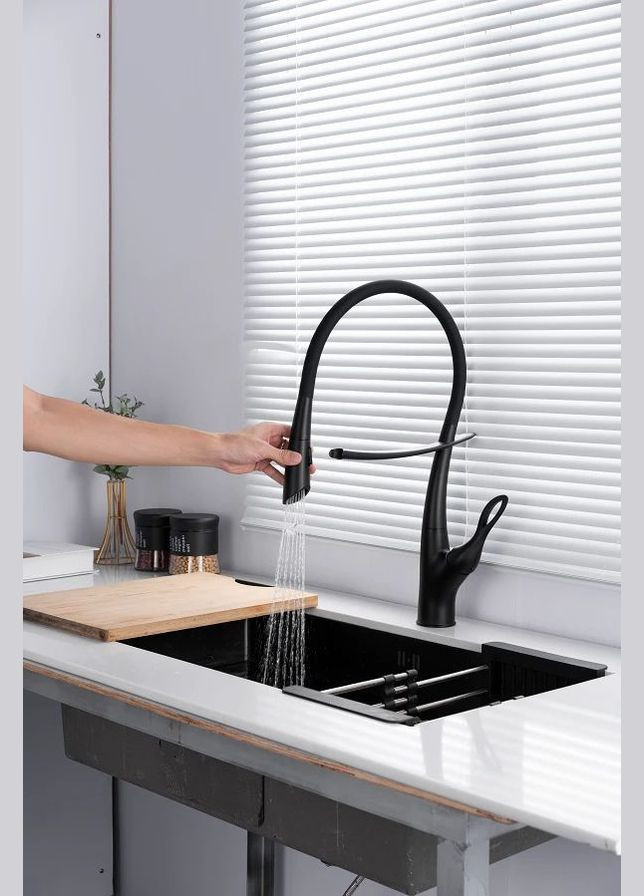 Чорний змішувач для кухні з гнучким виливом SWB-52 Nett (336938035)