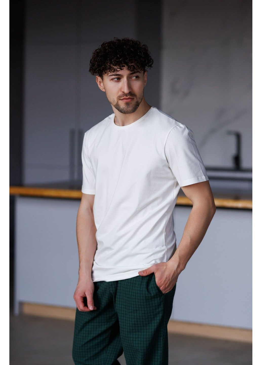 Піжама чоловіча футболка молочна + штани SOFT в клітинку зелені Handy Wear (329447832)