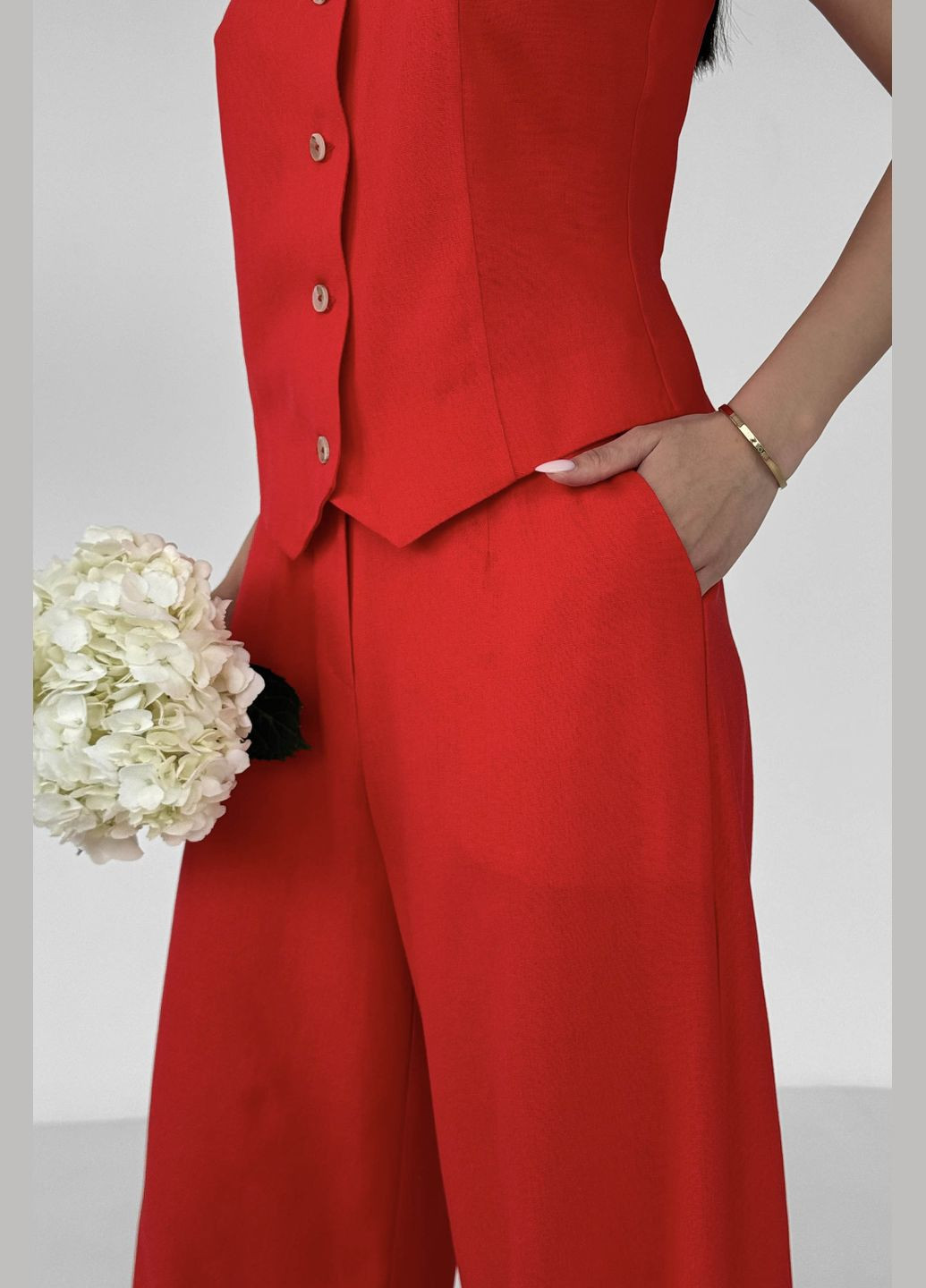 Стильный брючный костюм – двойка красного цвета Jadone Fashion (292584271)