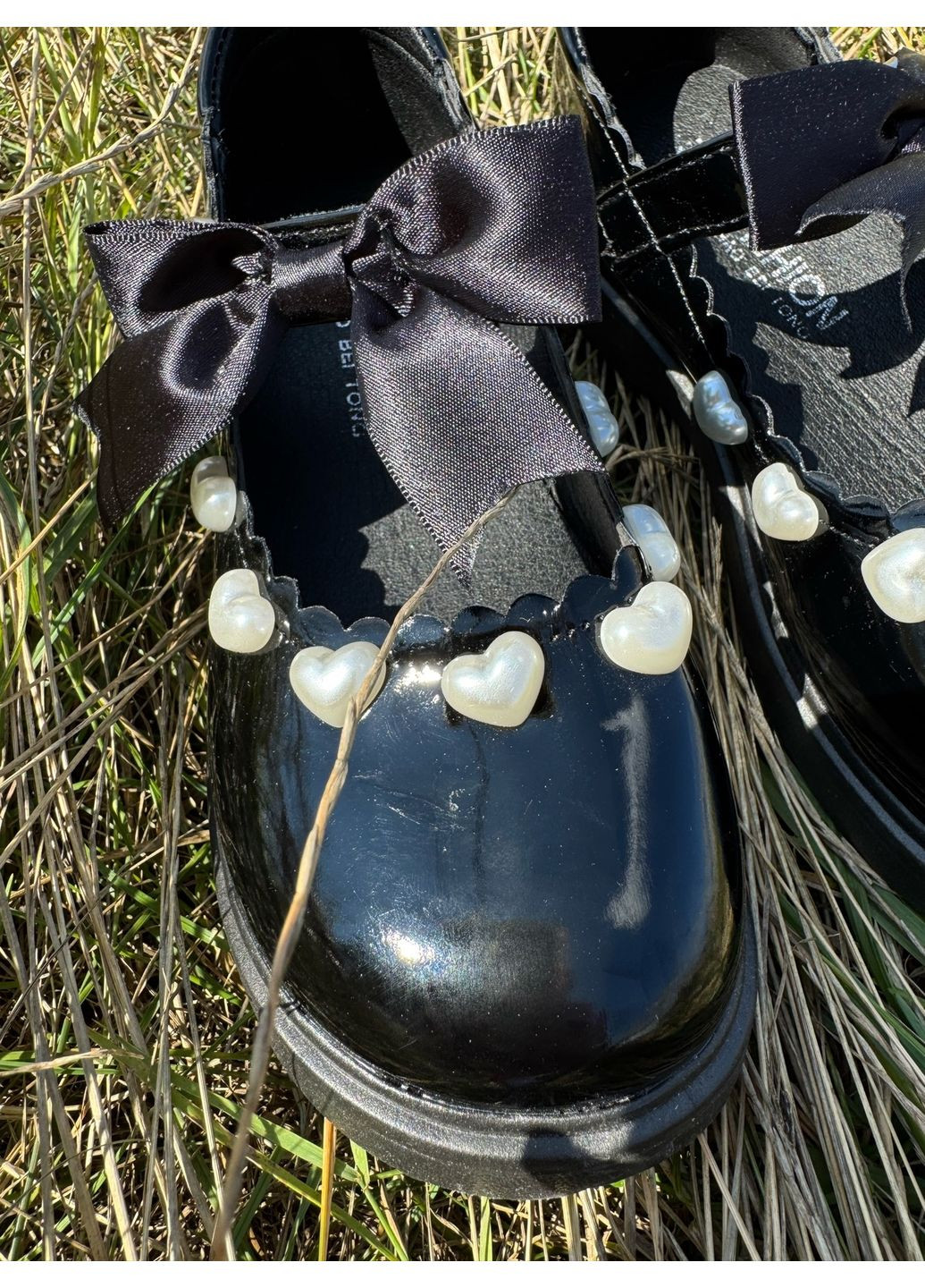 Туфлі для дівчинки лаковані з сердечками колір чорний 10903 No Brand (349444838)