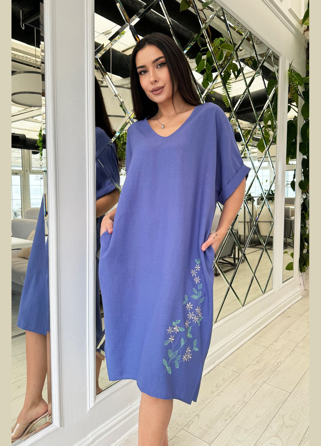 Синее повседневный, кэжуал красивое льняное платье со стильной легкой вышивкой оверсайз INNOE однотонное