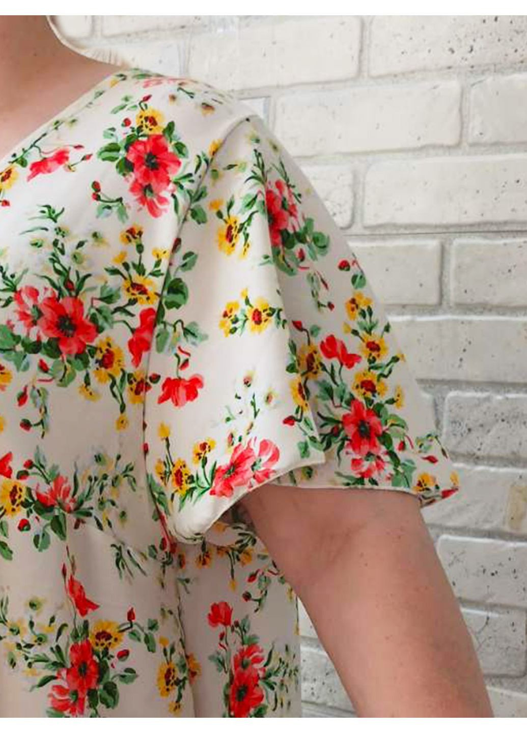 Жіноча нічна сорочка батал з коротким рукавом рожева штапель в квіти No Brand (369502902)