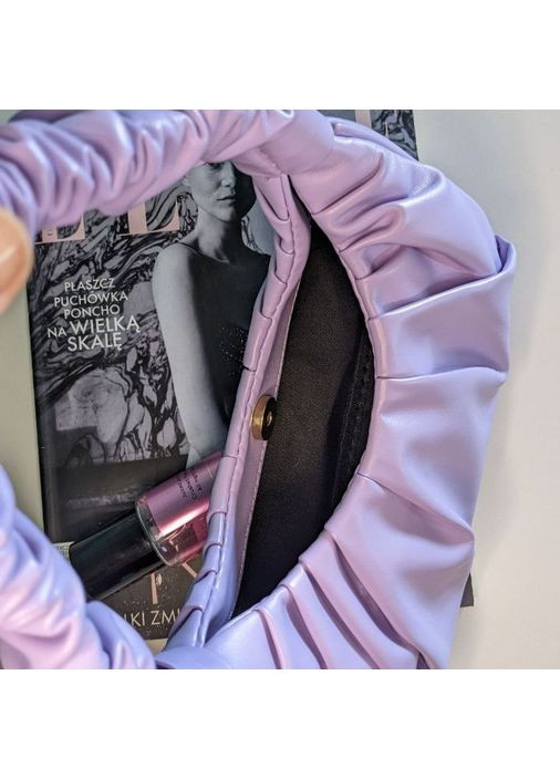 Женская сумка-багет со сжатой ручкой бежевого цвета. No Brand (362588216)