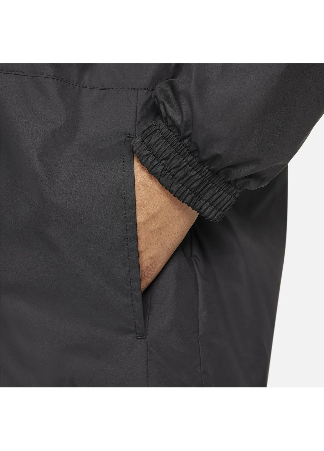 Черная куртка женская sportswear repel windrunner black Nike