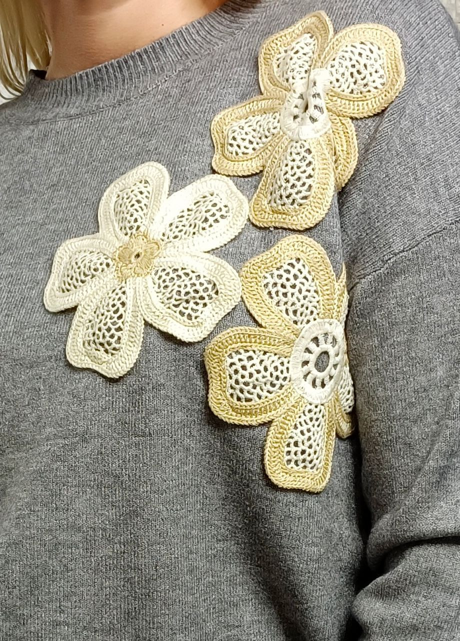 Сірий зимовий светр джемпер OOTD з аплікацією