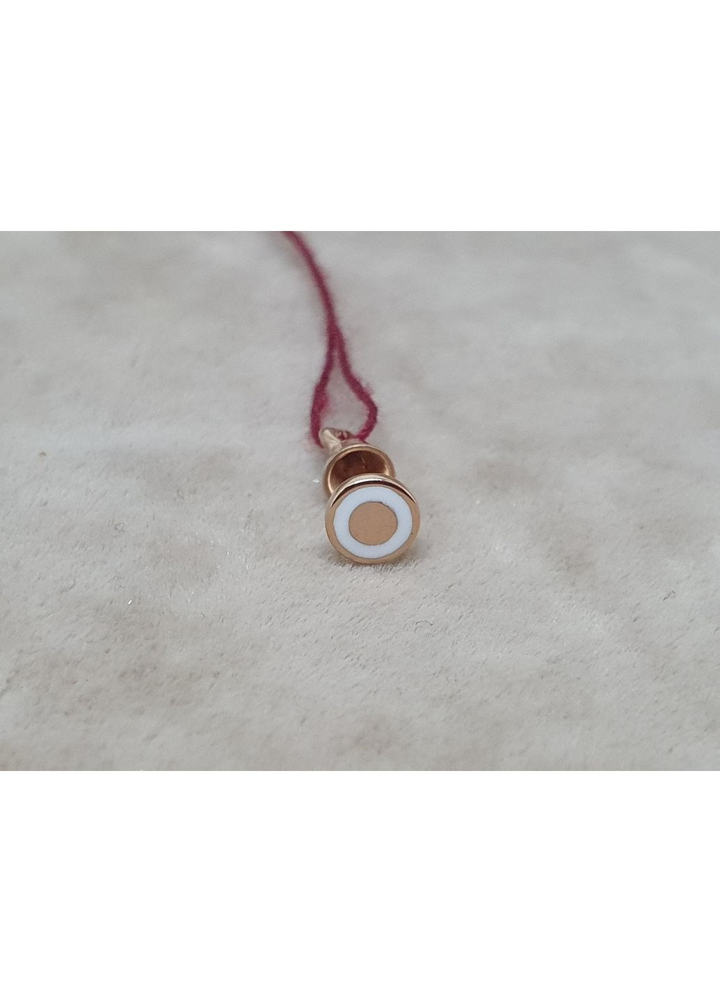 Золотая моносерьга-пуссета с эмалью. 500043Ш Белый Tango (369623680)