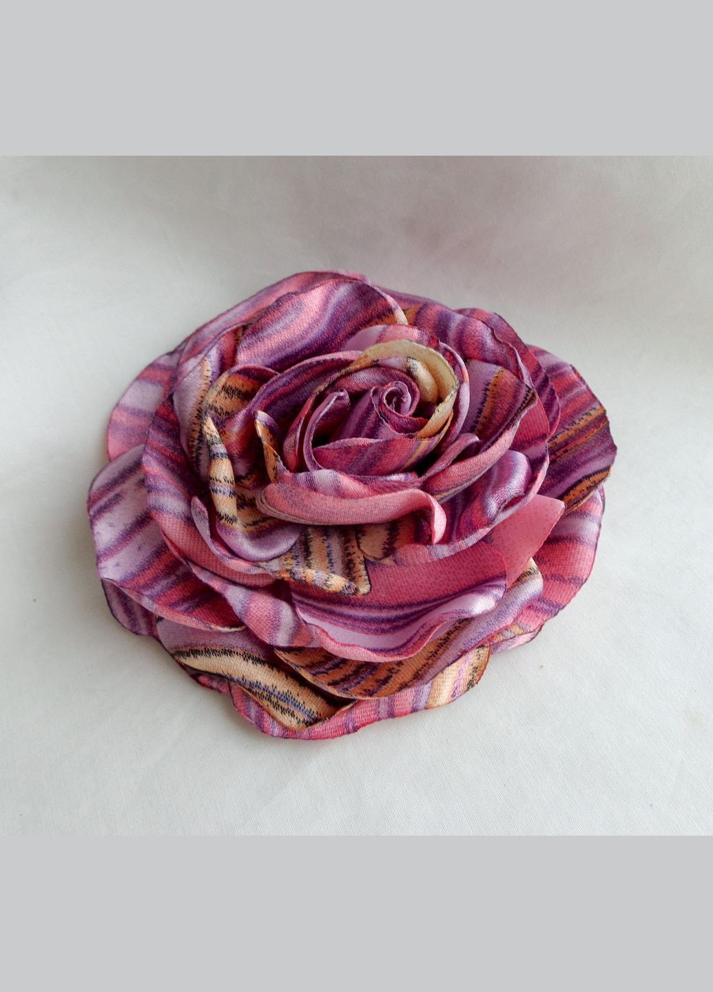 Брошь цветок из ткани ручной работы "Пестрая Роза" No Brand (349842555)