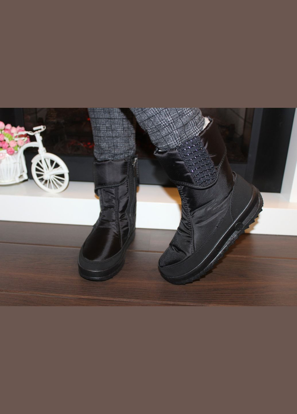 Зимние сапоги дутики женские зимние черные No Brand со стразами