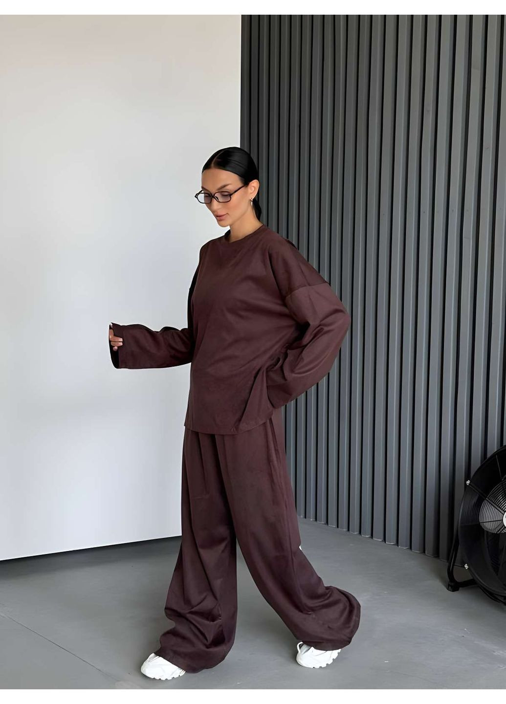 Костюм оверсайз із мікрозамшу на осінь сірий, жіночий вільний костюм двійка штани + кофта,... Україна (355059423)