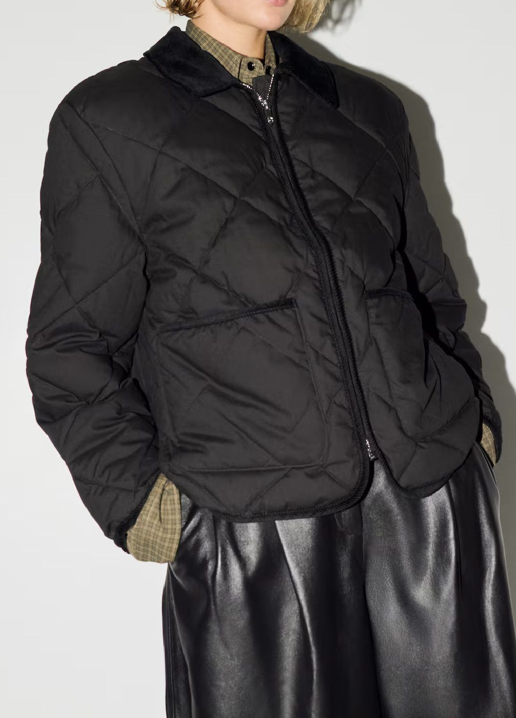 Черная демисезонная куртка H&M