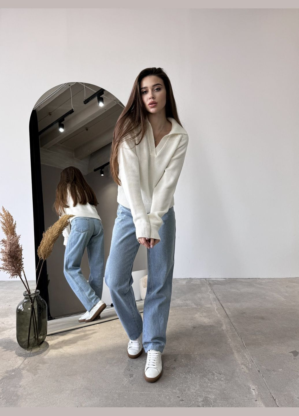 Молочний демісезонний светр пуловер Larionoff