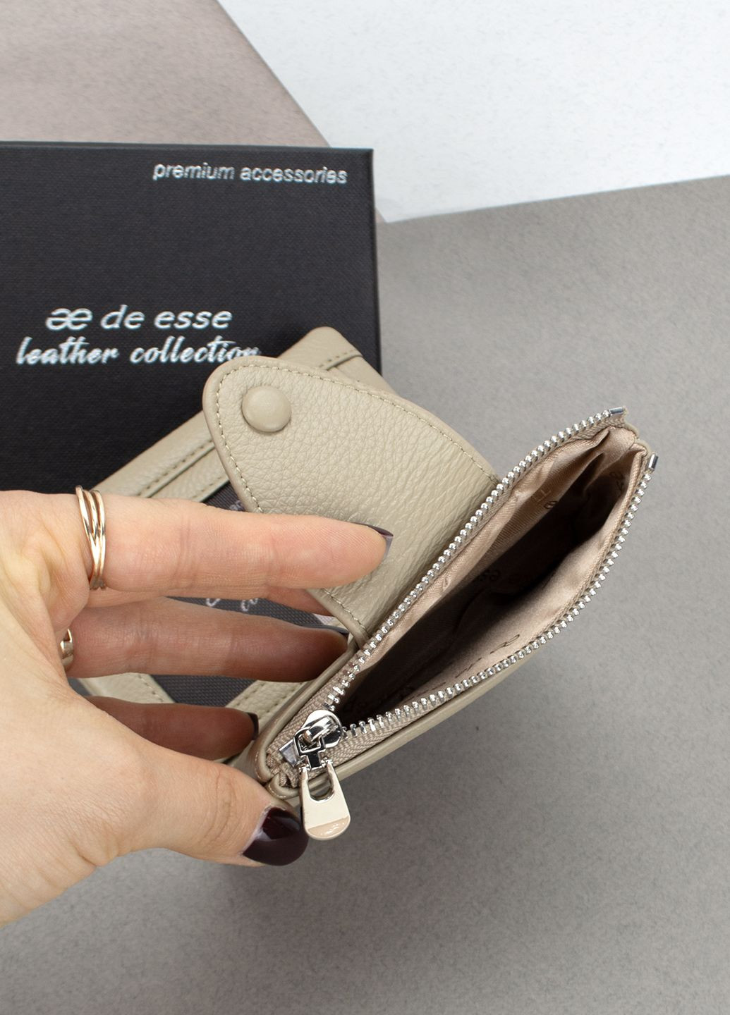 Гаманець жіночий шкіряний 14057-GD34 маленький бежевий De Esse (316698118)