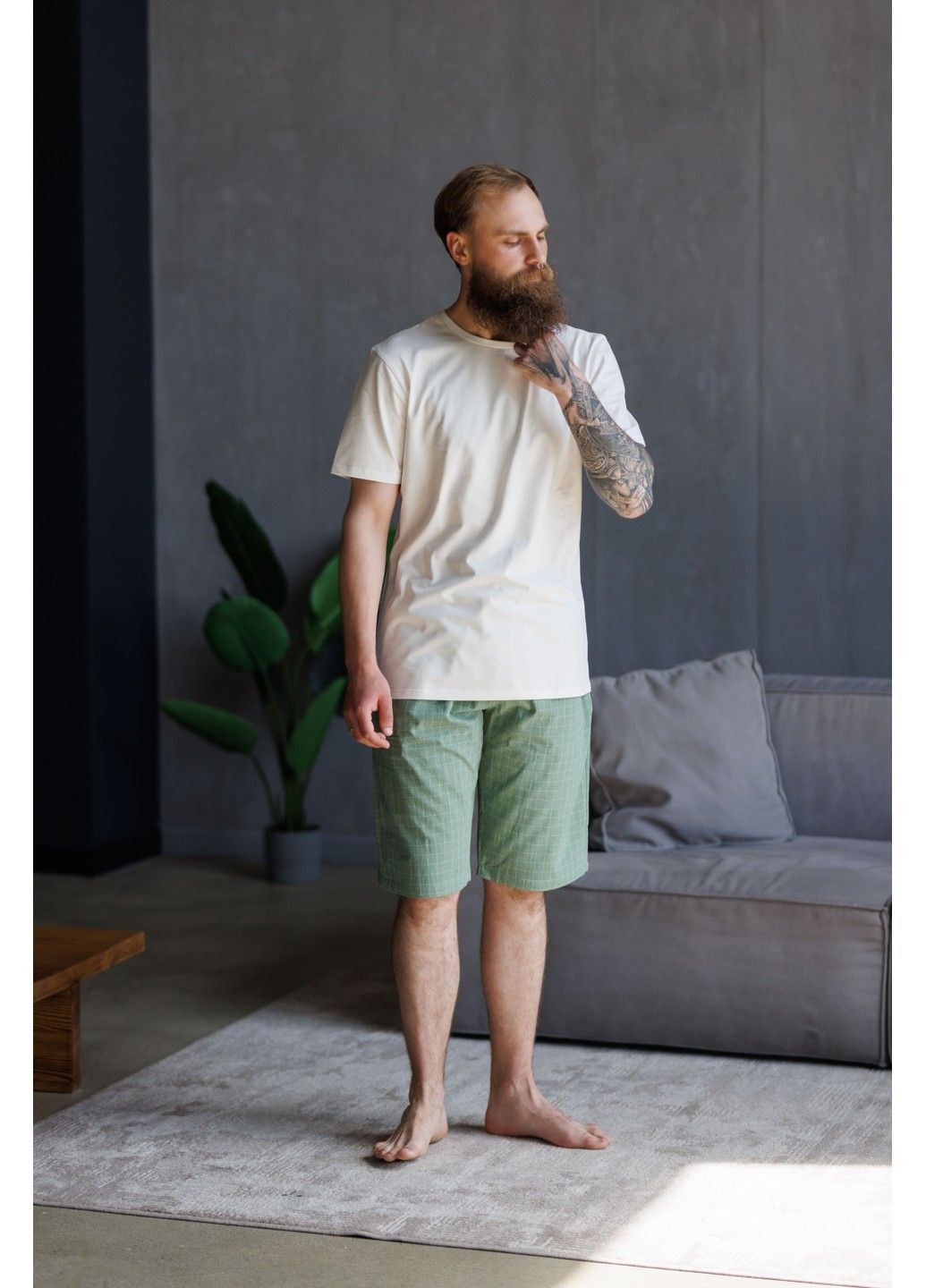 Пижама мужская футболка молочная + шорты HOMELY в клетку зеленые Handy Wear (337715530)