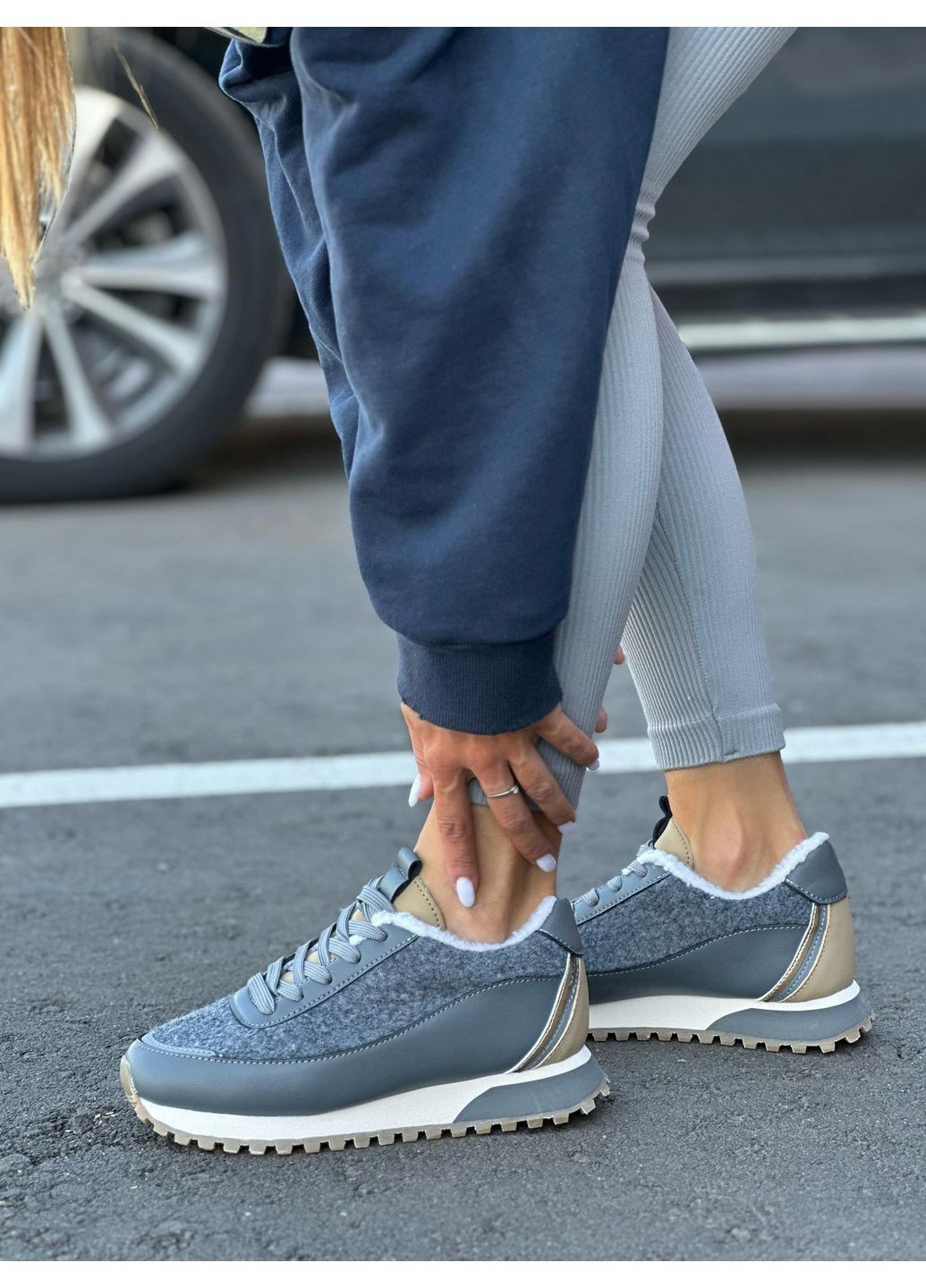 Зимові жіночі кросівки теплі сірі хутро баранчик на високій підошві No Brand сірі зими (367954637)