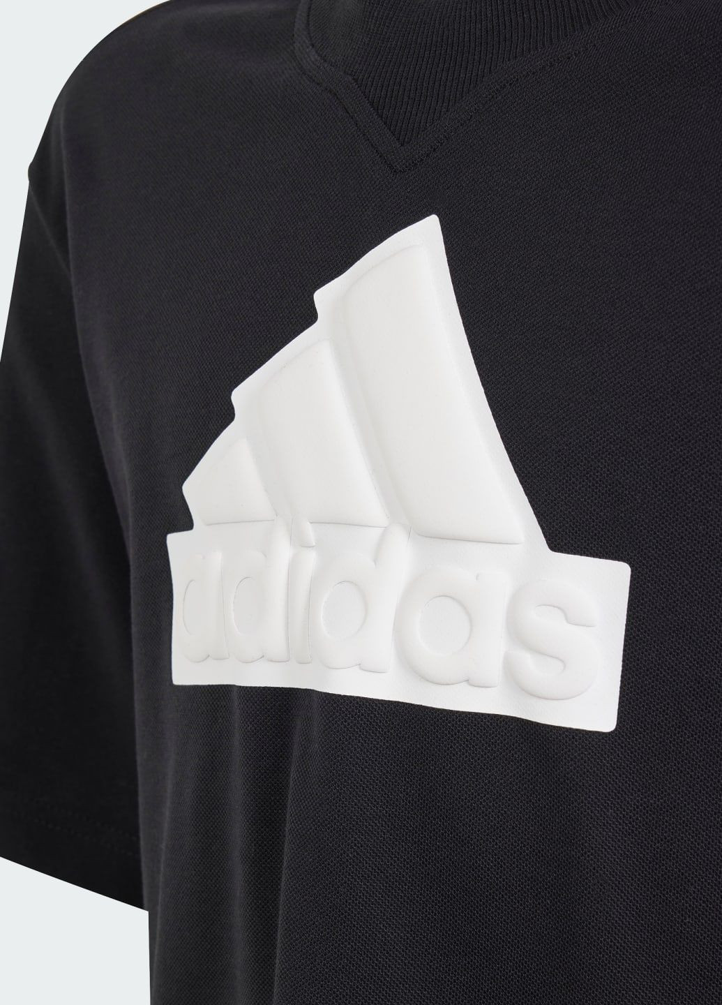 Чорна демісезонна футболка future icons logo adidas