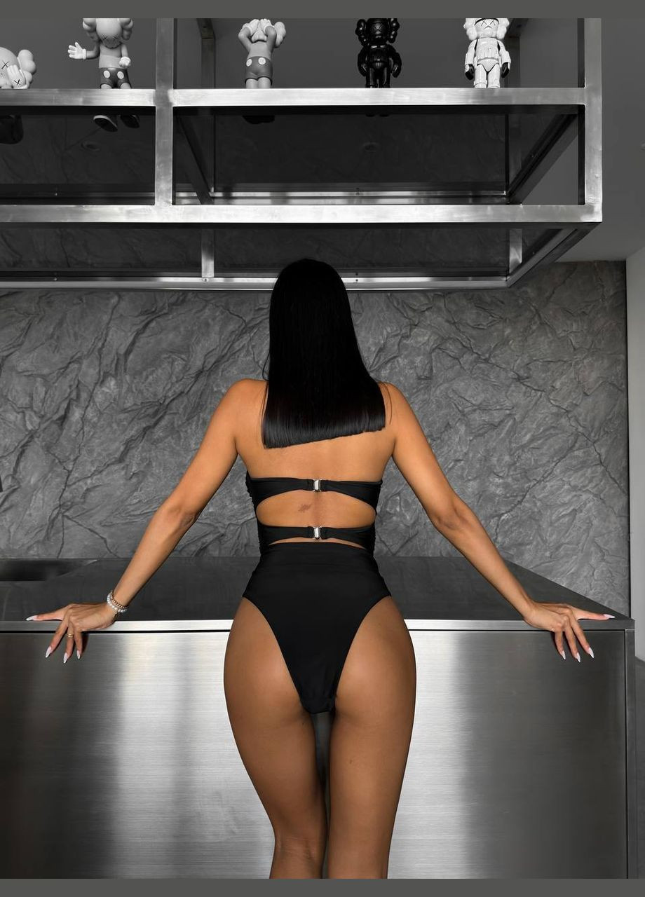 Черный цельный женский купальник с формованным верхом бандо Simply sexy