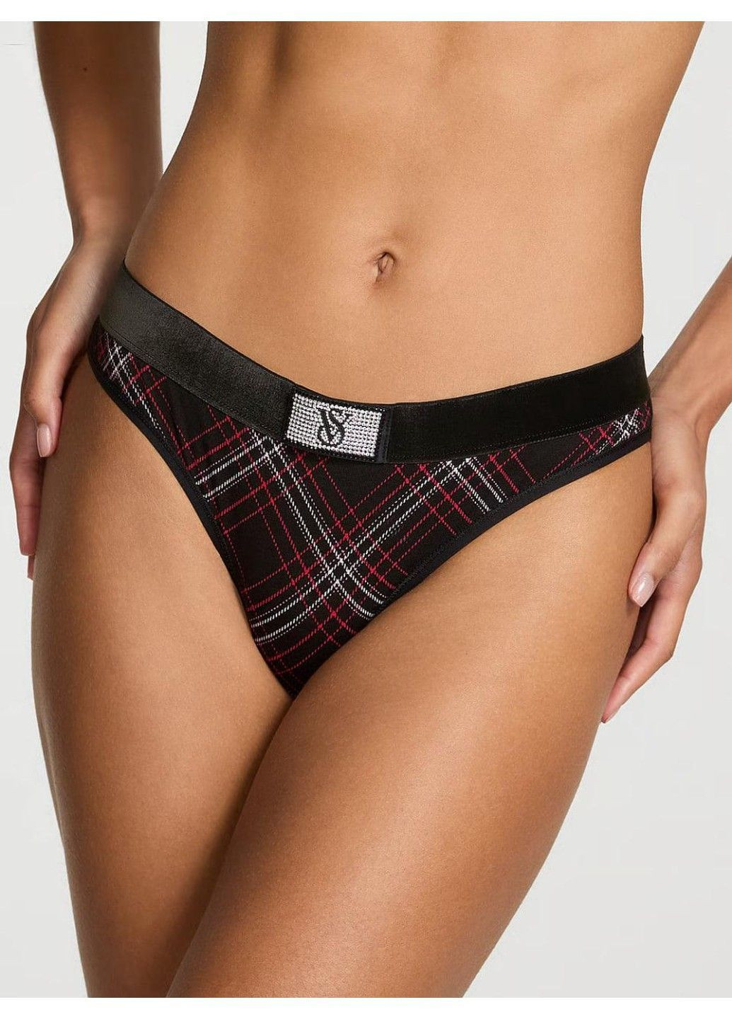 Трусики-стринги женские хлопковые с логотипом Logo Cotton Shine Patch Thong Panty черные Victoria's Secret (370139619)