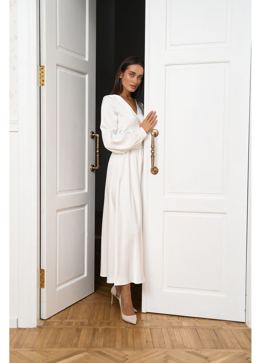 Белое праздничный платье миди белого цвета No Brand