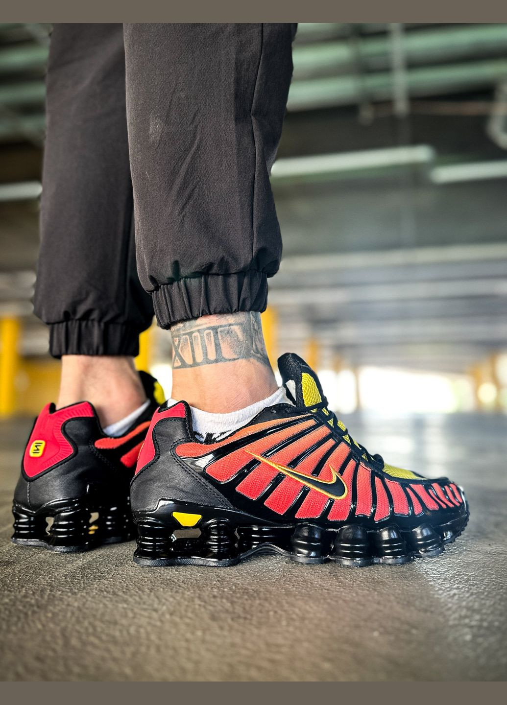 Оранжевые всесезонные кроссовки мужские и женские nike shox tl black orange tiger | найк шокс тл черные оранжевые No Brand