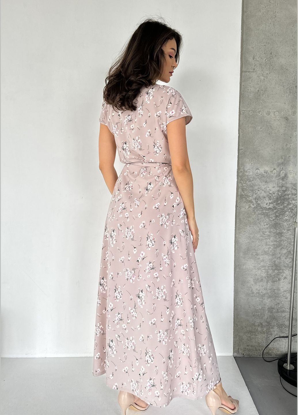 Бежевое коктейльное, джинсовое, повседневный, кэжуал трендовое нежное платье из софта в цветочный принт а-силуэт INNOE с цветочным принтом