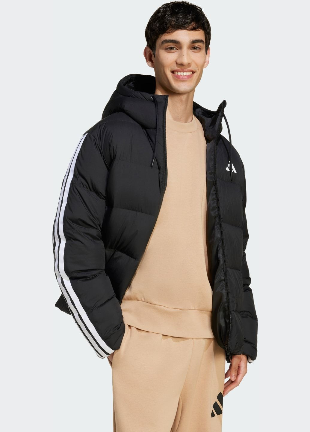 Черная демисезонная пуховик essentials climawarm 3-stripes puffer hooded adidas