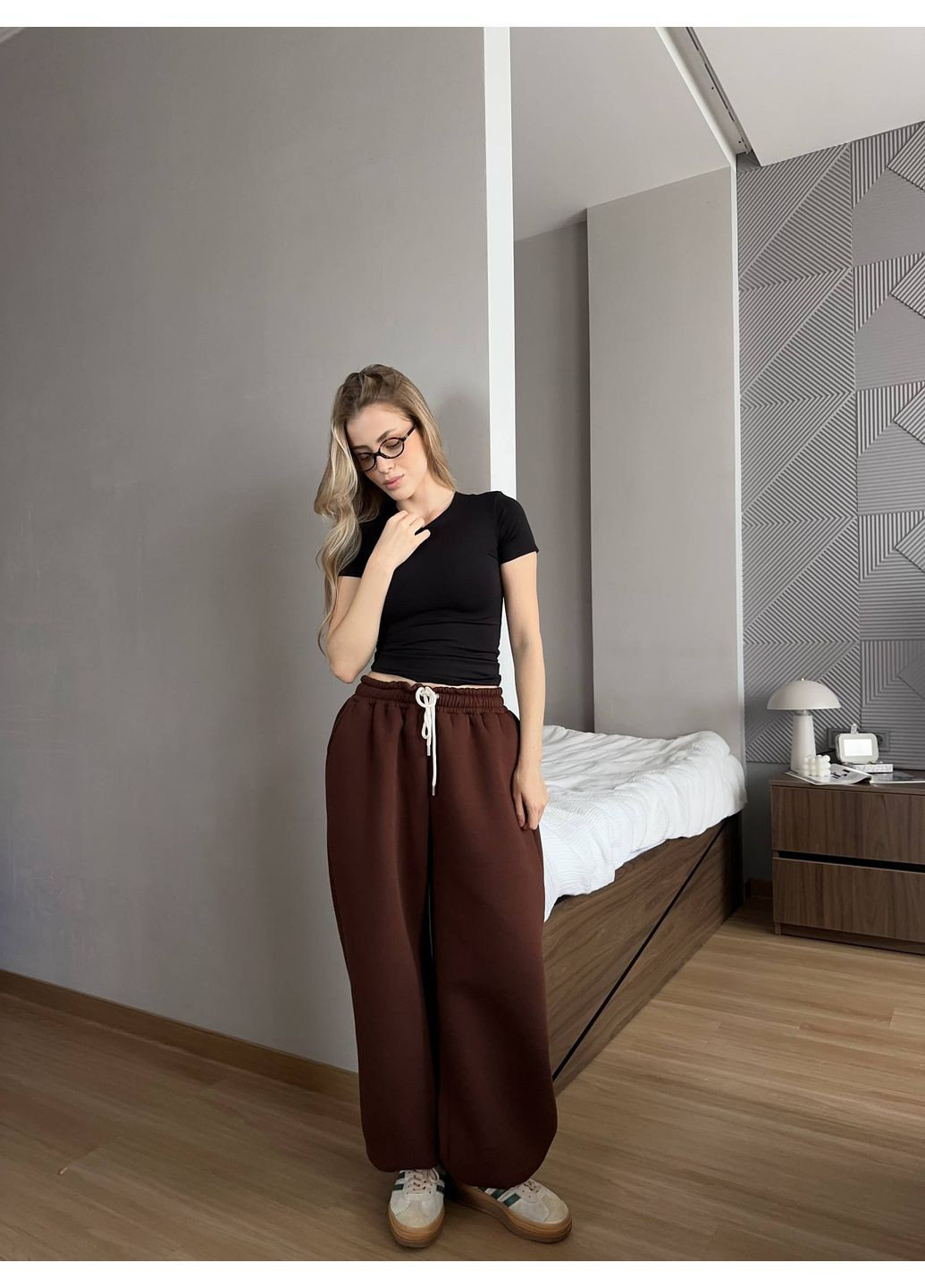 Женские широкие штаны на флисе коричневого цвета 35704 No Brand (366420933)