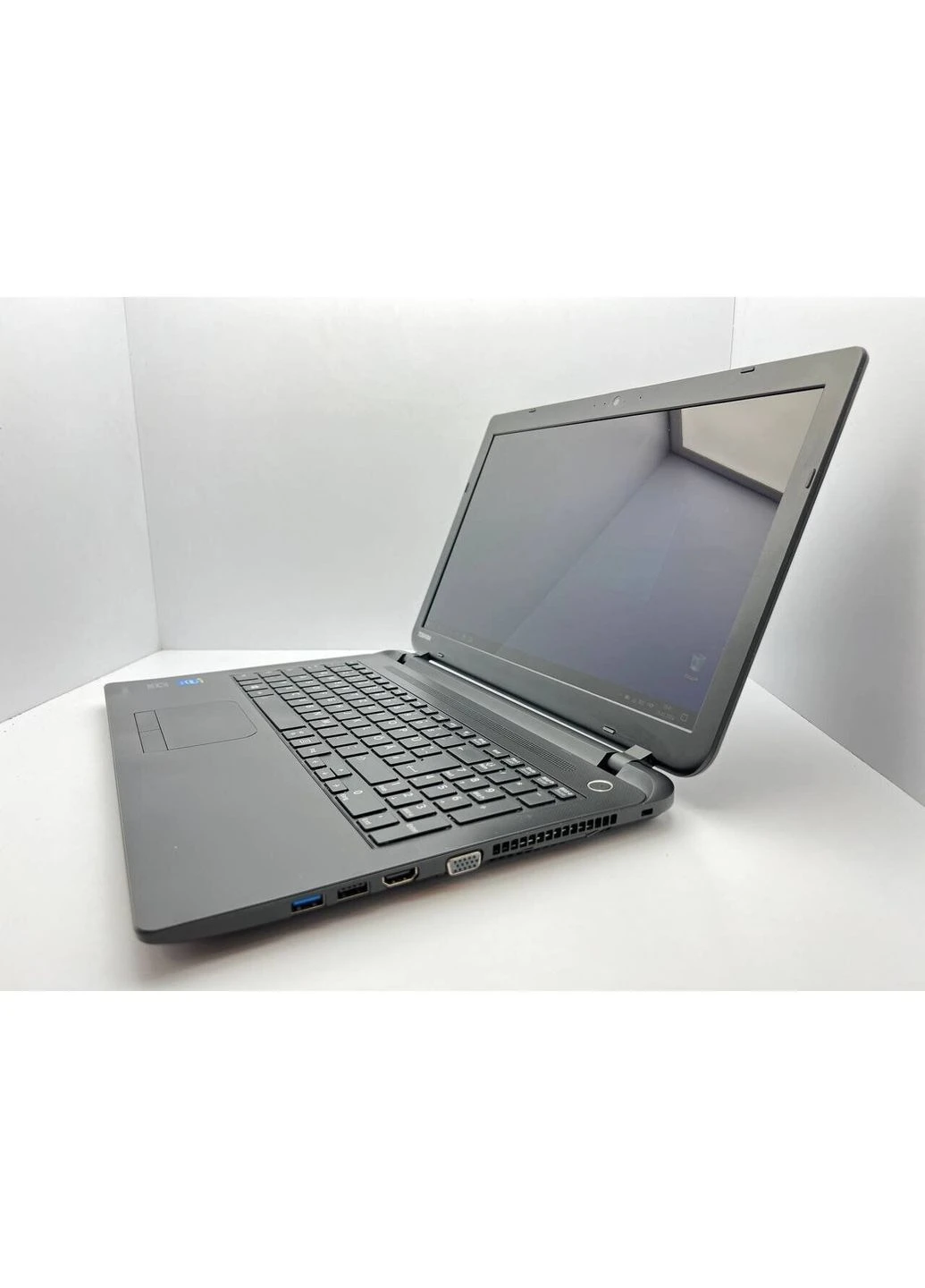 Ноутбук Satellite Pro C50-B / 15.6" (1366x768) TN / Intel Celeron N2830 (2 ядра по 2.16 - 2.41 GHz) / 4 GB DDR3 / 120 GB SSD / Toshiba (398147462)