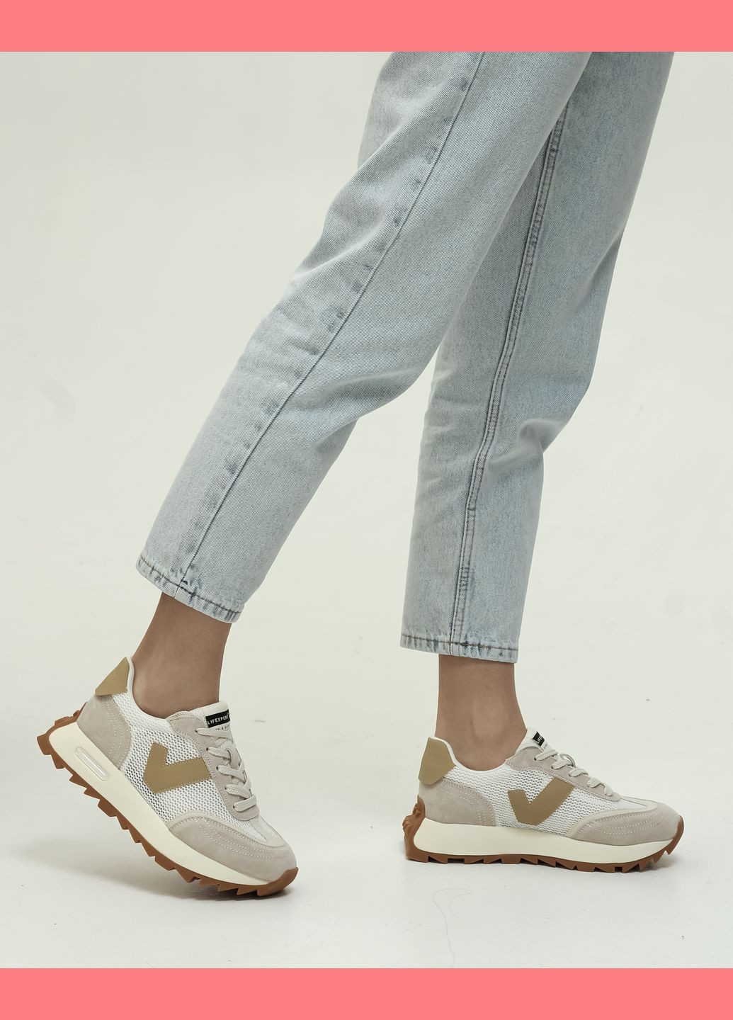 Світло-бежеві літні кросівки жіночі біло-бежеві замша текстиль Lifexpert