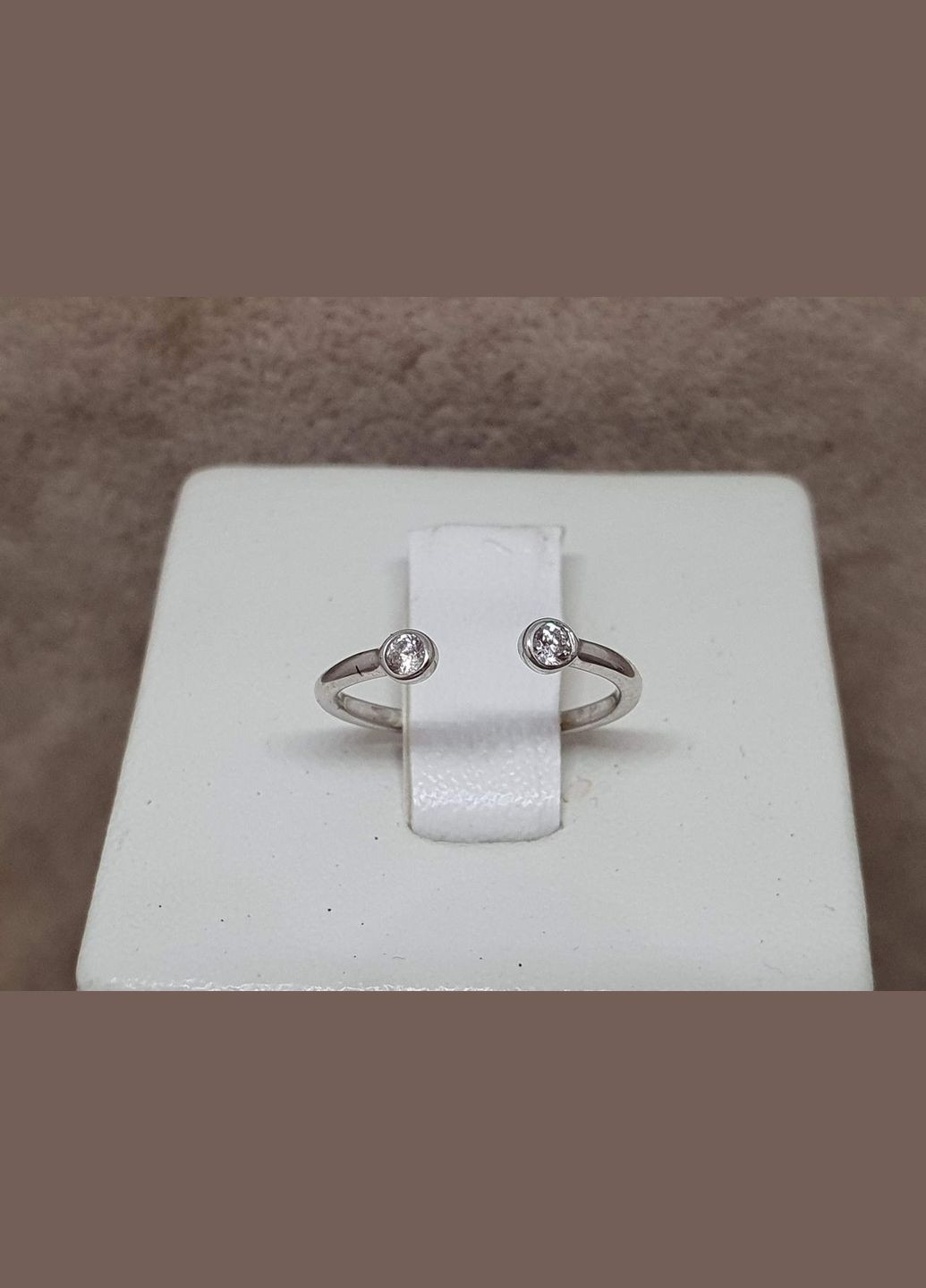 Срібне кільце з фіанітами. 901-00935 Qvaliz (322578657)