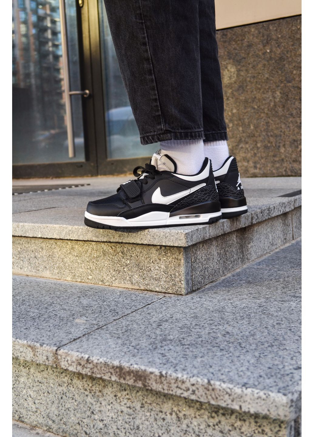 Черные демисезонные кроссовки мужские nike air jordan legacy low black white найк аир джордан No Brand