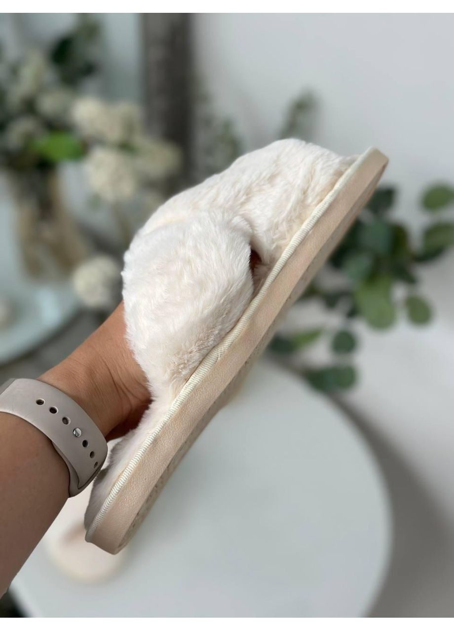 Молочные женские тапки молочные меховые с перекрестком / домашние тапочки молочного цвета из мягкого искусственного меха / уютные женские тапочки No Brand