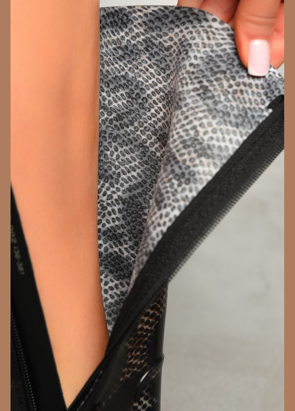 Черные сапоги резиновые высокие женские черного цвета Let's Shop