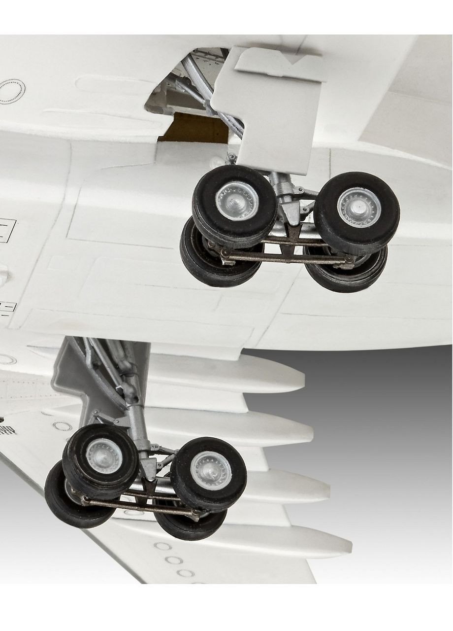 Сборная модель Самолет Airbus A330300 Lufthansa уровень 4 масштаб 1:144 (RVL-03816) Revell _03816 (315402945)